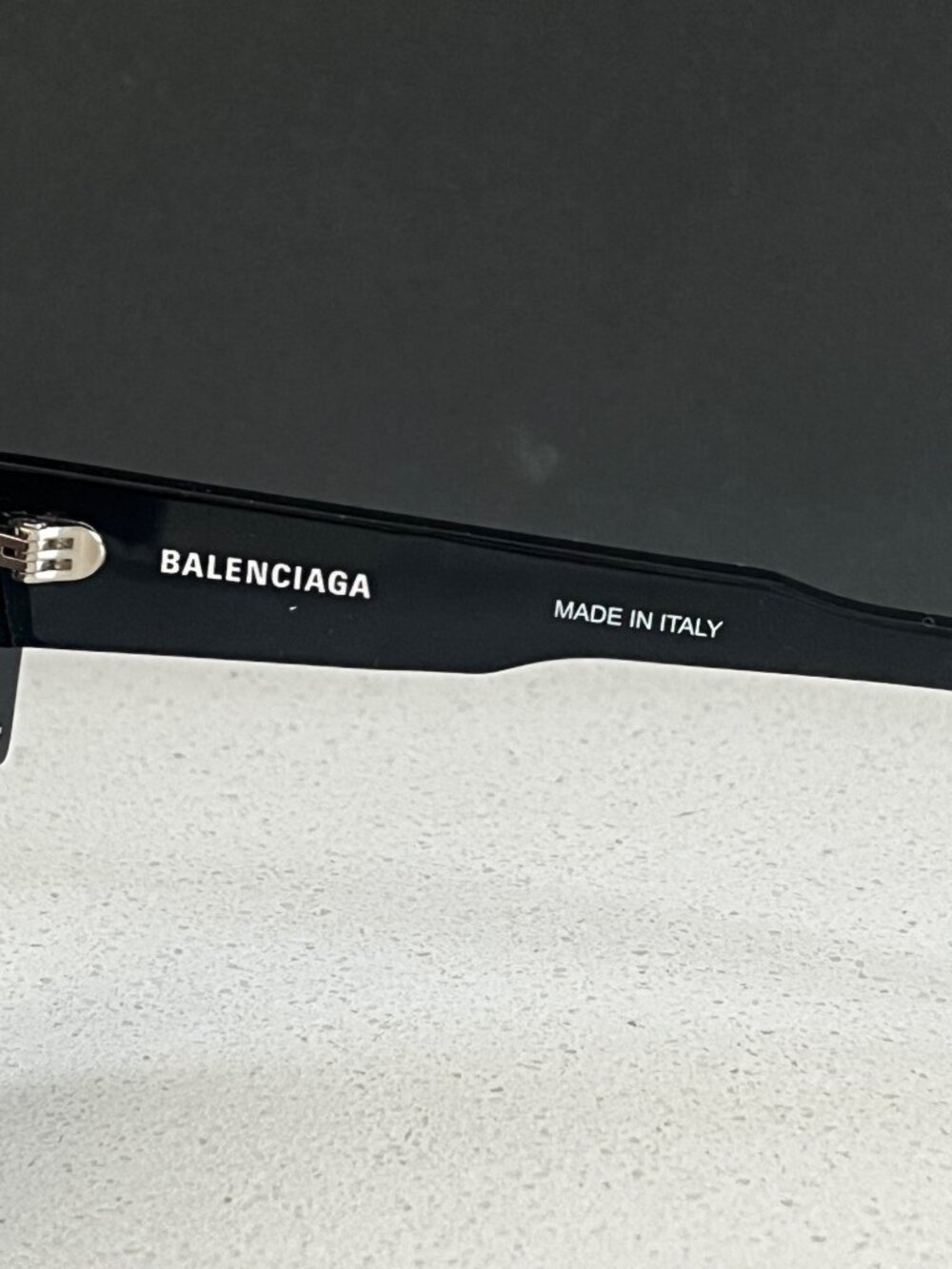Balenciaga Shield BB0004S sunglasses in shiny black - Picture 6 of 10